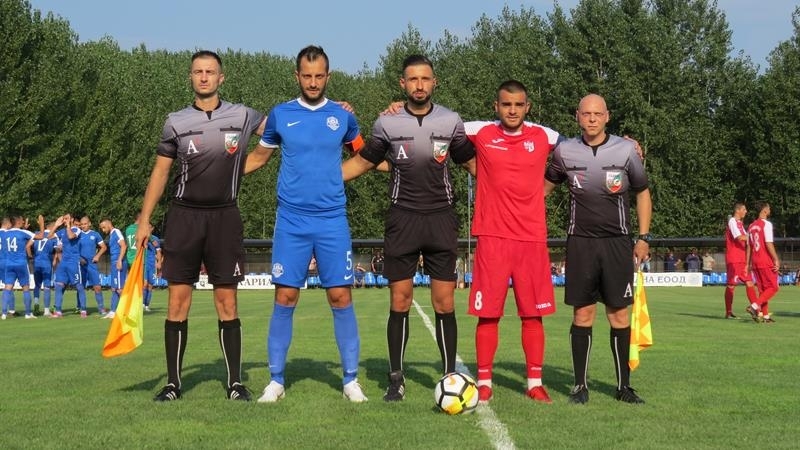 Отборът на Кариана започна със загуба историческия си дебют в