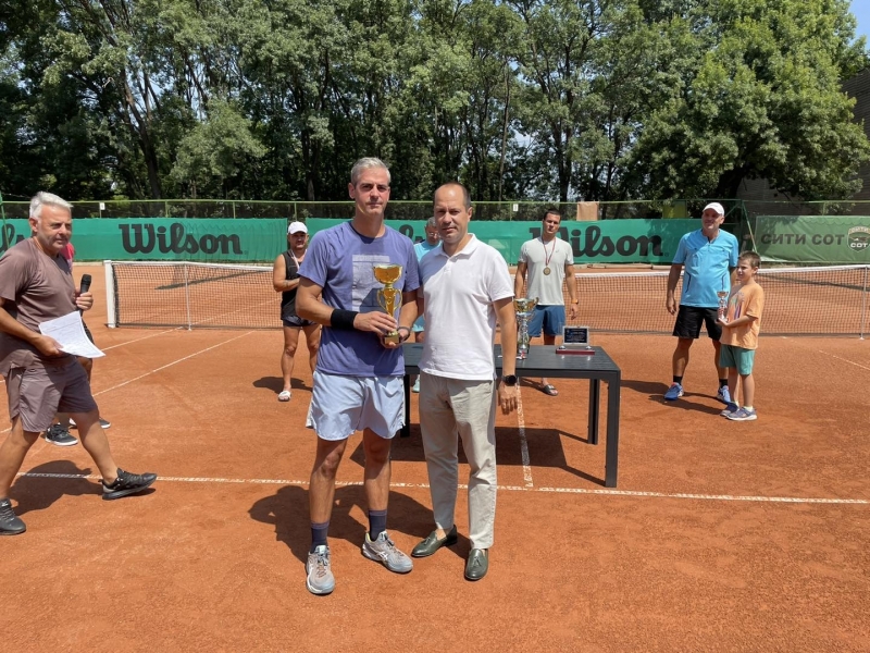 На официална церемония кметът Калин Каменов отличи най добрите участници в