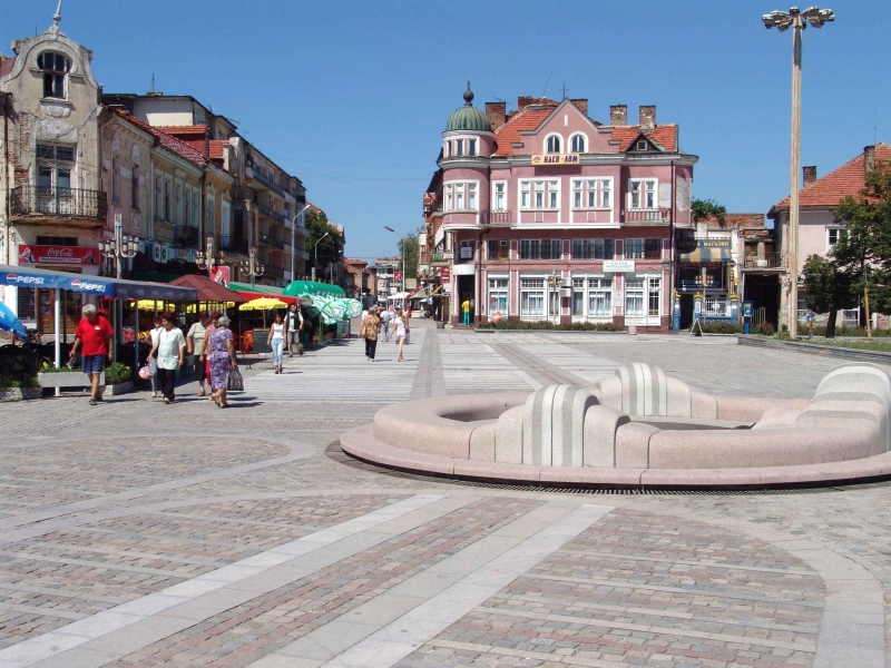 Вчера в района на площад Свобода в Лом служители на