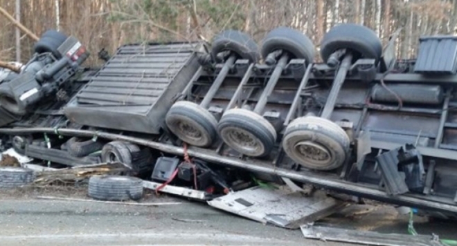 Преобърнал се ТИР затвори движението през Ришкия проход Тежкотоварният автомобил