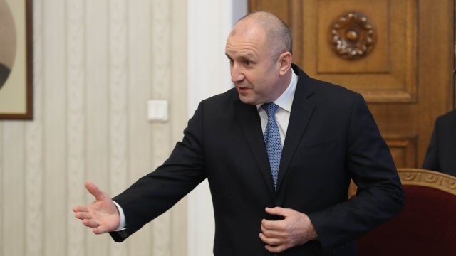 В съответствие с чл 99 ал 1 от Конституцията държавният