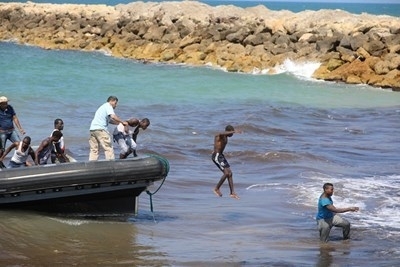 Турската брегова охрана е спасила 34 бежанци блокирани на остров