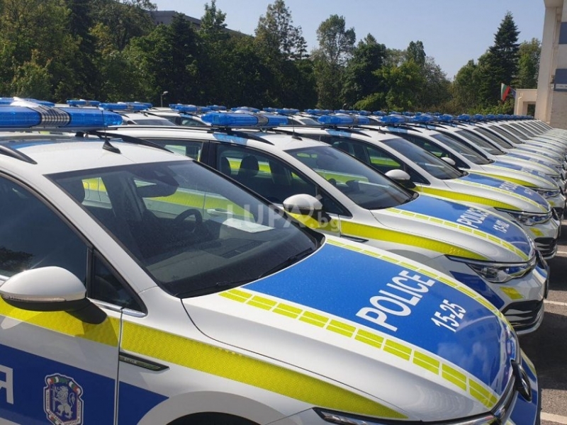 Служебният вътрешен министър Калин Стоянов връчи на церемония в Главна