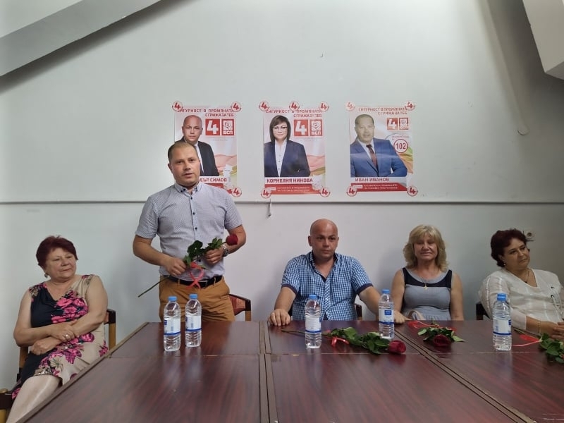 На среща с жители на Бяла Слатина кандидатът за народен