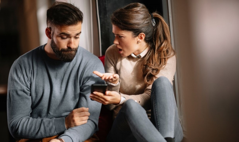 Не трябва да питате приятели или да проверявате телефона на