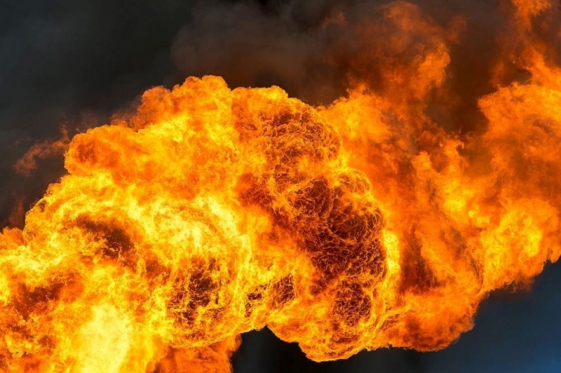 Най малко трима души загинаха а няколко бяха ранени след като