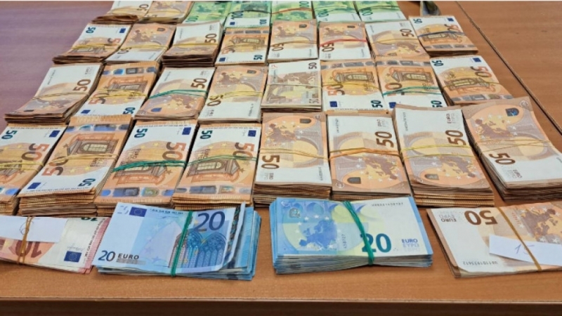 Недекларирана валута в размер на 75 000 евро са задържали