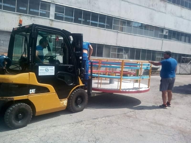 Първата по рода си в страната въртележка за деца с