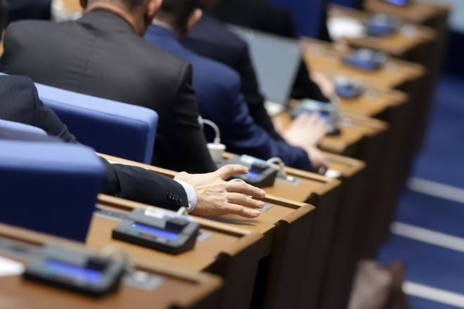 Депутатите все пак се задействаха по проблема с висящото плащане