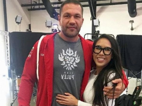 В Международната боксова федерация IBF очакват с интерес каква