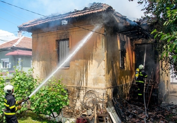 Пожар е бушувал в изоставена къща във Видин, съобщиха от
