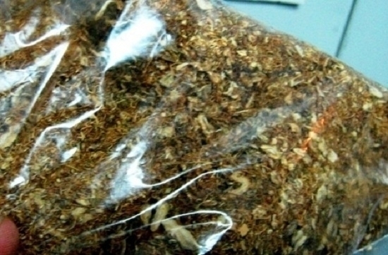 Пакети с общо 1 200 кг нарязан тютюн и 100 къса