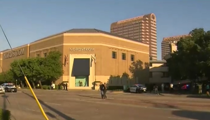Стрелба в търговски център в Тексас Късно снощи полицията е