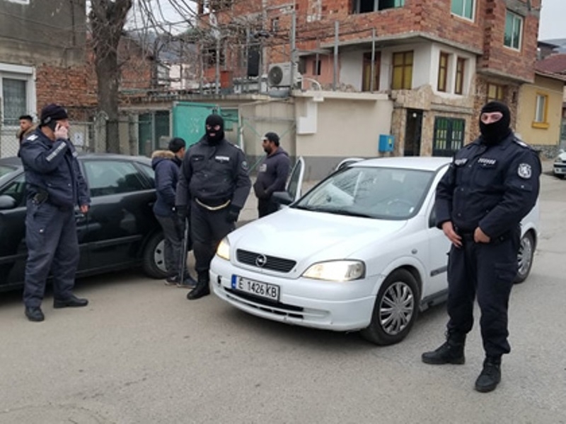 Служители на реда са претърсили дома на мъж от монтанското