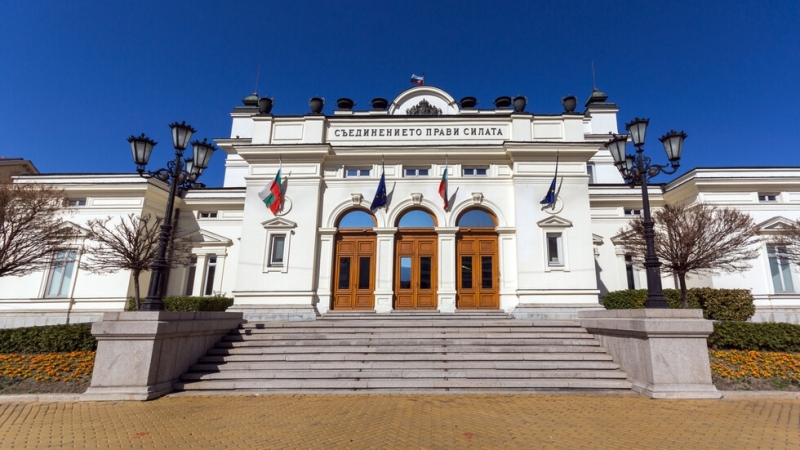 Депутатите разглеждат 2 законопроекта свързани с антикорупционното законодателство Единият е