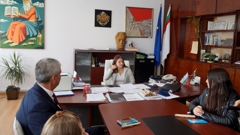 В Деня на българската община сградата на общинската администрация Мездра