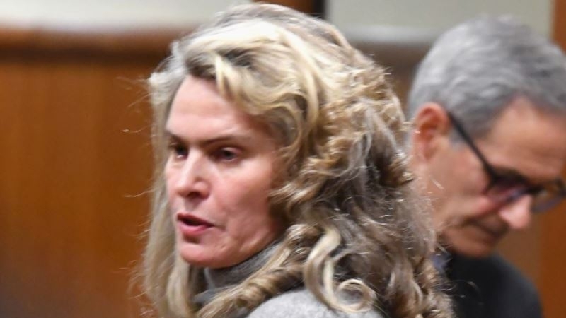 Елена Динева жената на хазартния бос Васил Божков е поискала