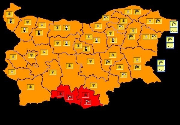 Прогнозираното от синоптиците влошаване на времето вече започна В понеделник