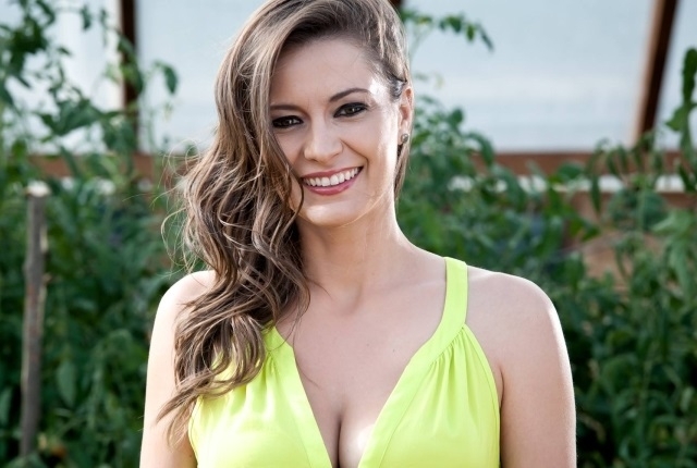 Гери Дончева втрещи с огромна дупара Изпълнителката се фука с