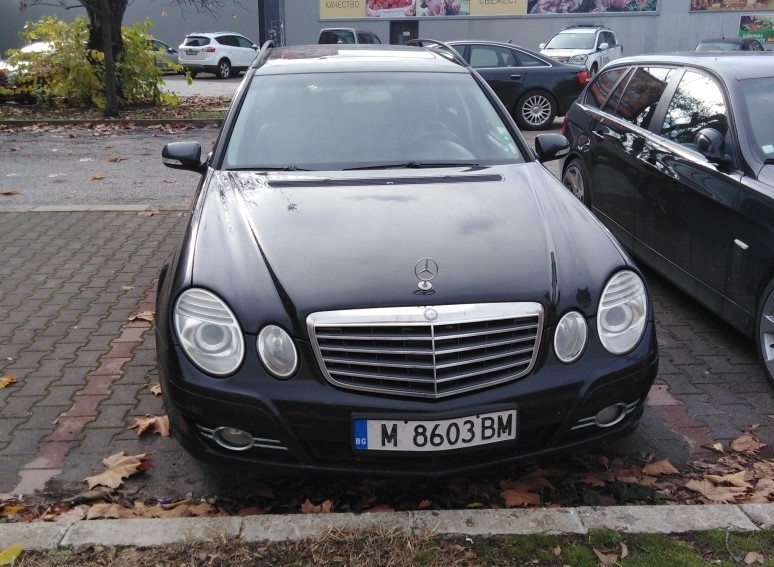 Публичен изпълнител на НАП пусна на търг лек автомобил Мерцедес