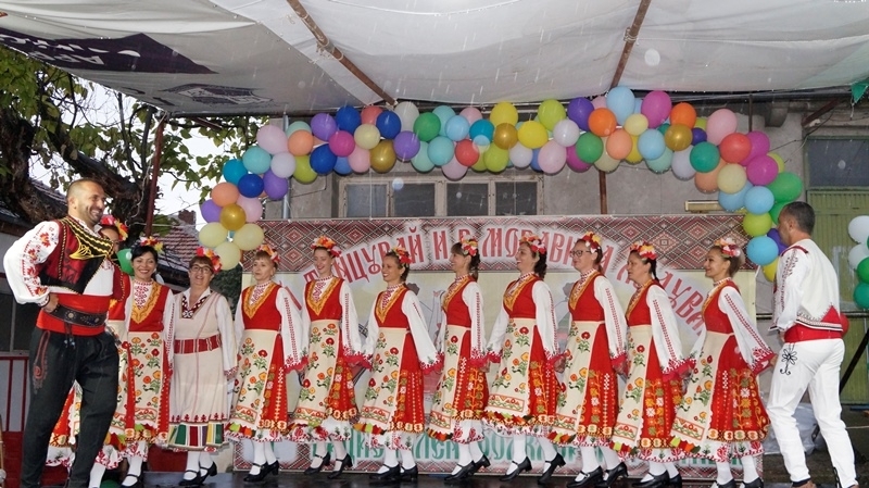 Повече от 150 самодейци певци танцьори и инструменталисти от