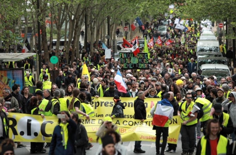 Стотици активисти протестиращи срещу бездействието по проблемите на глобалното затопляне