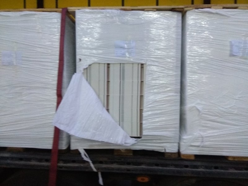 Митнически служители са задържали близо 16 тона цигарени опаковки на