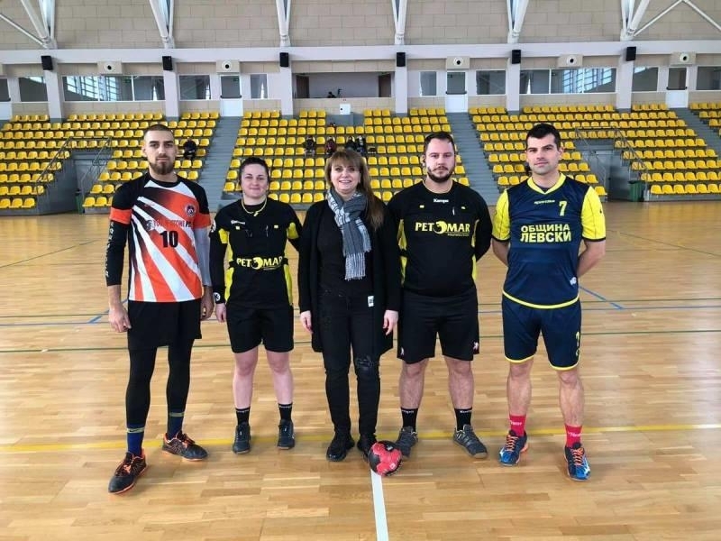 Дебютантът Локомотив Мездра загуби с 26 31 7 15 от другия новак