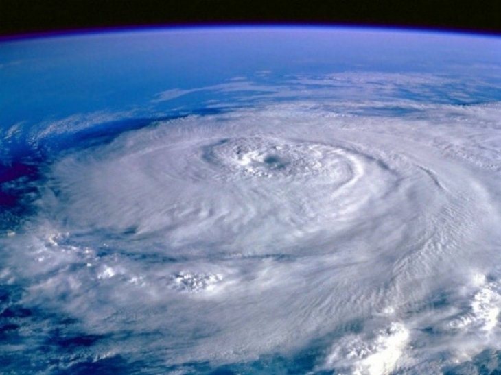 Тайфун се насочва към западната част на Япония, предава AFP.