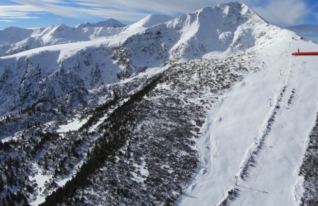Откриха мъртъв 52-годишен софиянец на ски пистата под връх Тодорка.