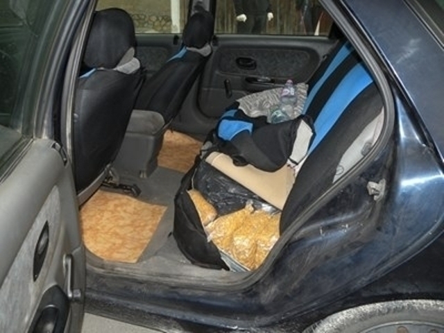 Служители на реда са открили незаконен тютюн в кола в
