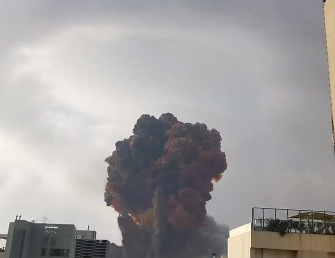 Най малко 154 души са загинали при експлозиите на пристанището в