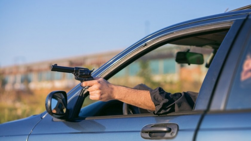 Задържан е 31 годишен бургазлия стрелял от колата си по друг