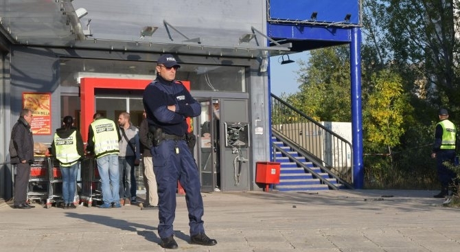 Над 17 хиляди лева е сумата от взривения банкомат в