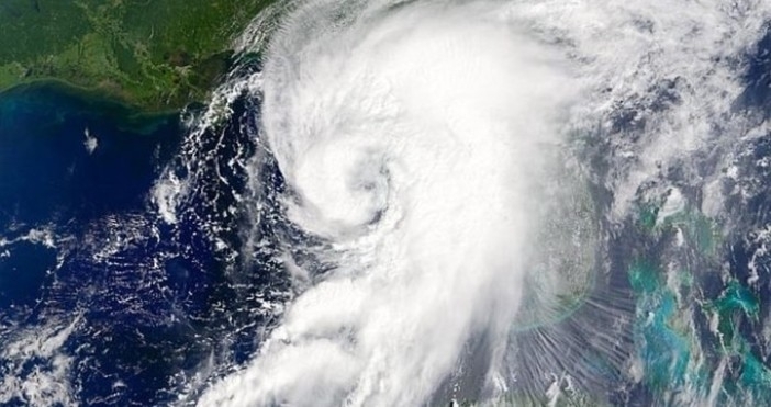Мощната тропическа буря Бари в Луизиана Хората в южния американски