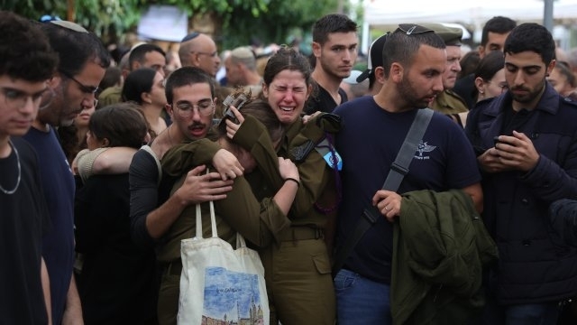 16 годишно палестинско момче е застреляно след като е намушкало с