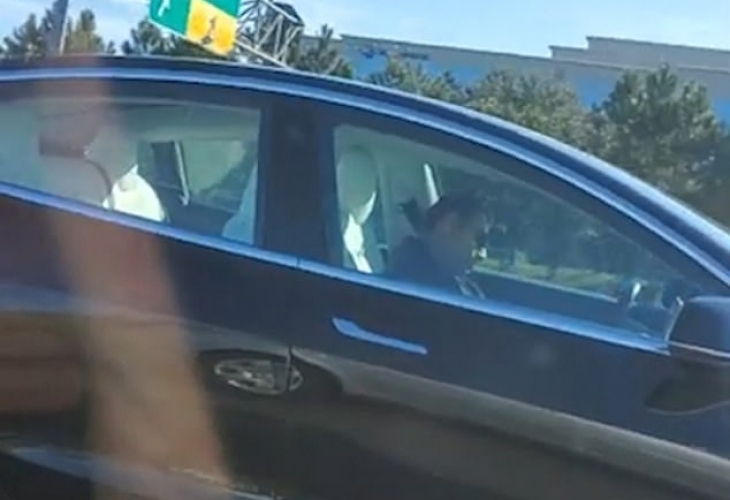 Канадската полиция глоби мъж за опасно шофиране съобщи CBC Това