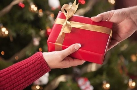 Нова година рожден ден имен ден Св Валентин годеж сватба