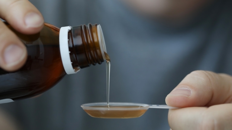 Индонезия временно забрани продажбата на всички течни лекарства без рецепта