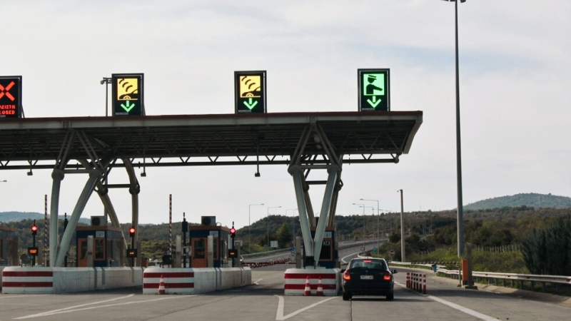 От този месец се намаляват пътните такси по две от