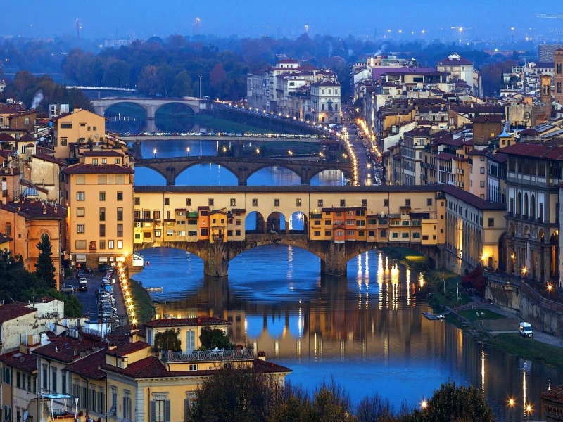 Олигарси и милиардери лудуват във Флоренция и пръскат купища пари