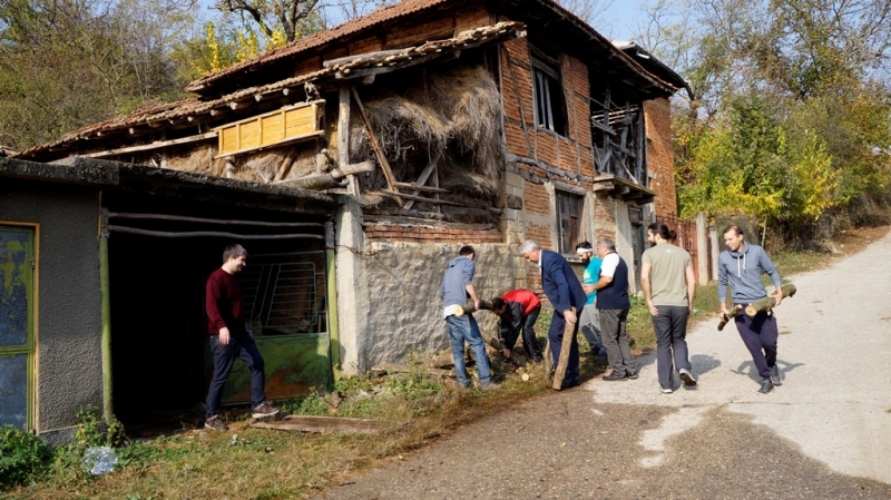 9 компютърни специалисти от SAP LABS помагаха на възрастни хора