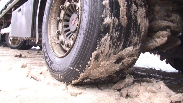 Гръцки тир натоварен с безалкохолни се завъртя на пътя Русе