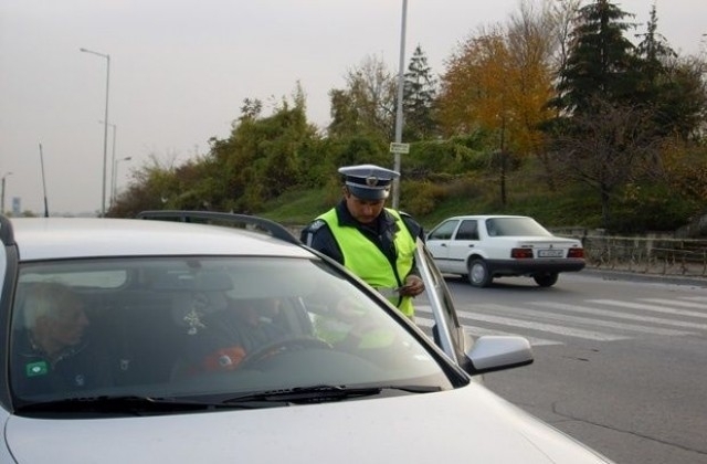 Полицията е хванала мъж с фалшива шофьорска книжка във Врачанско