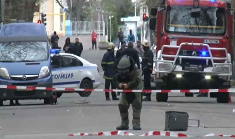 Съмнителен куфар вдигна на крак пожарникари и сапьори тази сутрин