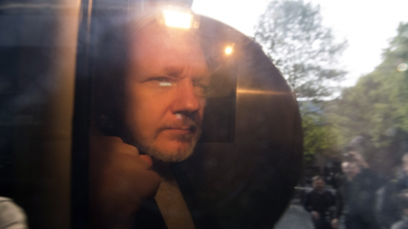 Основателят на Уикилийкс Джулиан Асанж беше осъден на 50 седмици