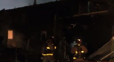 Двама души са загинали след като малък самолет се разби