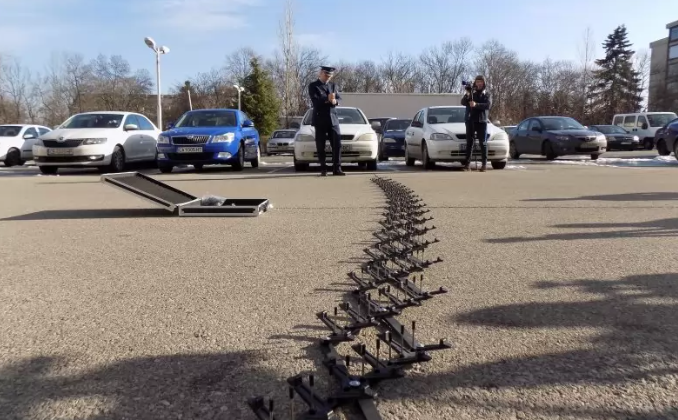 МВР пуска в употреба стотици ленти с шипове които ще