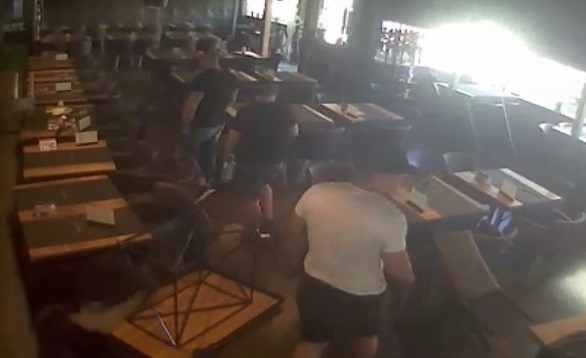 Пияни мъже са нахлули в заведение в Лом съобщиха от