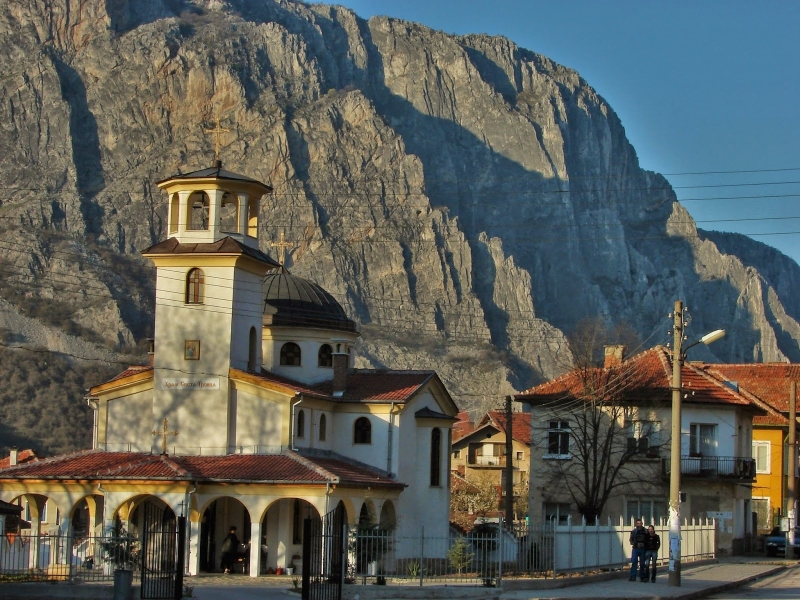 Частен съдебен изпълнител обяви на търг кръчма и магазин в